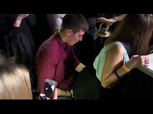 ❤️ Benetako sexua Errusiako diskoteka batean. 18 urteko neska errusiarra uzkian eta baginan izorratuta diskoteka batean ️ Porno vk %eu.superpornpics.ruan ️❤